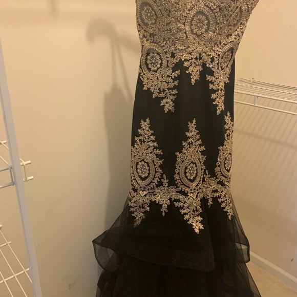 Party/prom gown from David’s Bridal - Picture 7 of 8